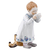 Фигурка Meissen Мальчик с чашкой чая 12,5 см, фарфор